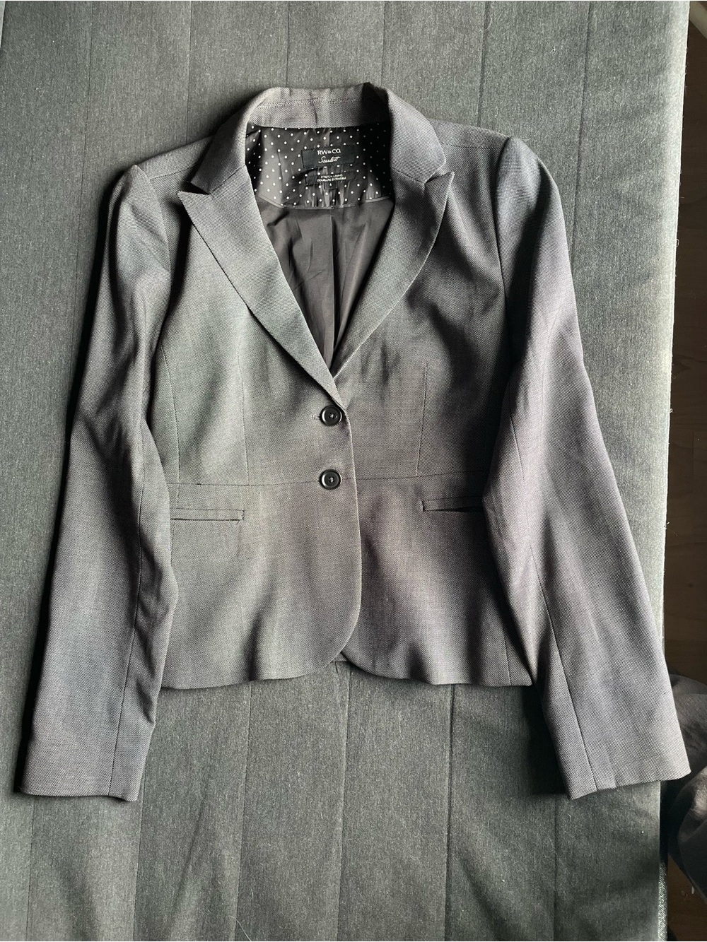 RW&Co women’s grey two-button tailored blazer like new size 6